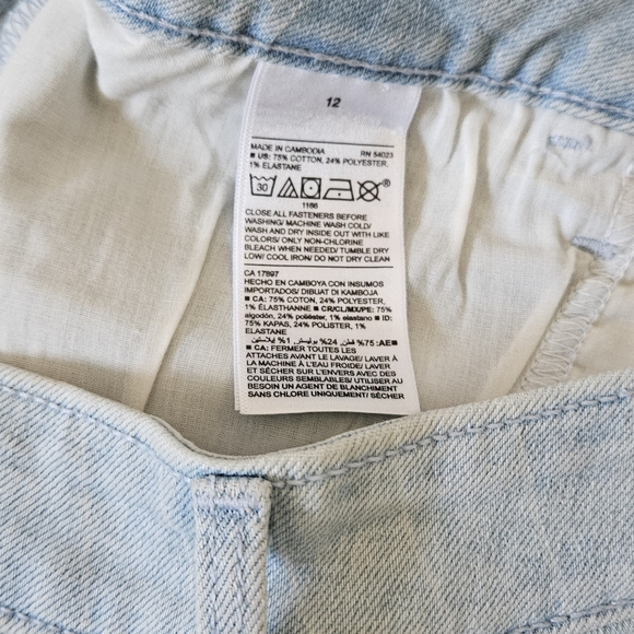 NWT Old Navy 5" Inseam Mid-Rise Denim Shorts Light Wash Striped Size 12 - Picture 9 of 9